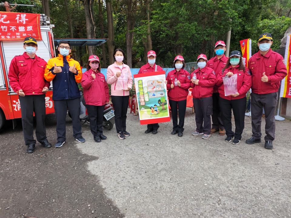 04月份鎮政活動剪影1110402第三公墓防火宣導